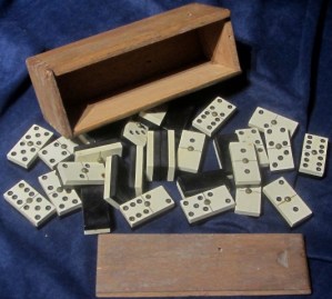 DOMINO CAJA MADERA (1)